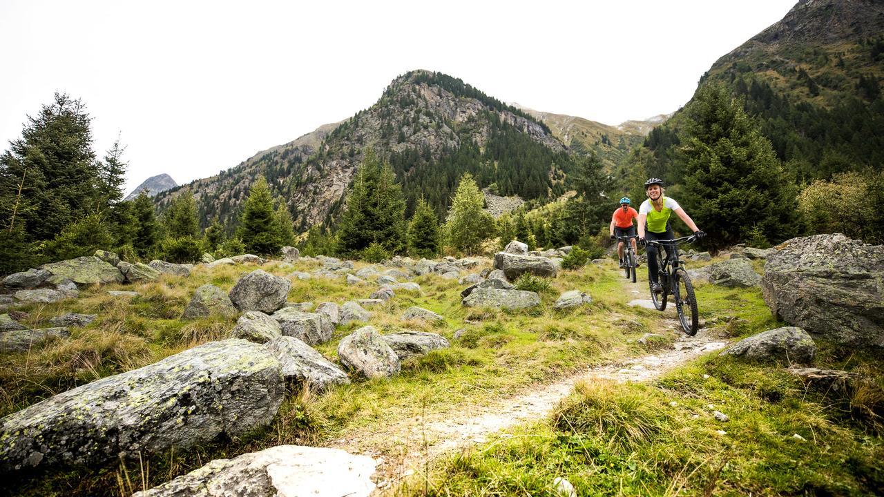 Das Chaletdorf - Pitztal Sankt Leonhard im Pitztal Bagian luar foto